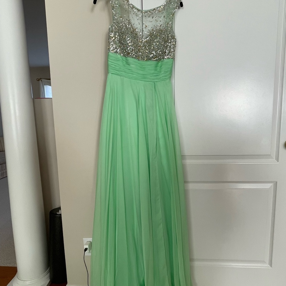 Mac Duggal formal dress size 6